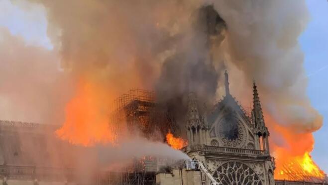 巴黎圣母院大火是对所有古建筑的警醒